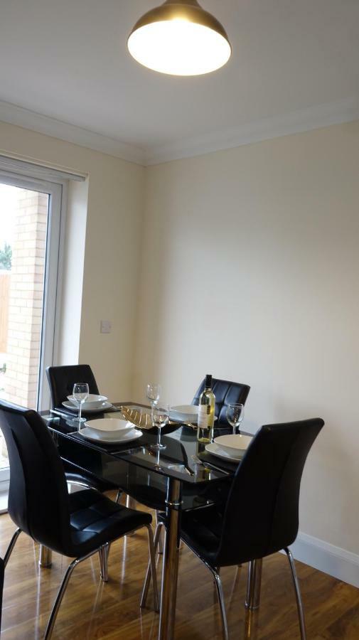 Apartmán Luxury 2 Bed 2 Bath - Free Parking - 5Min To Airport - Sleeps 6 Ashford  Exteriér fotografie