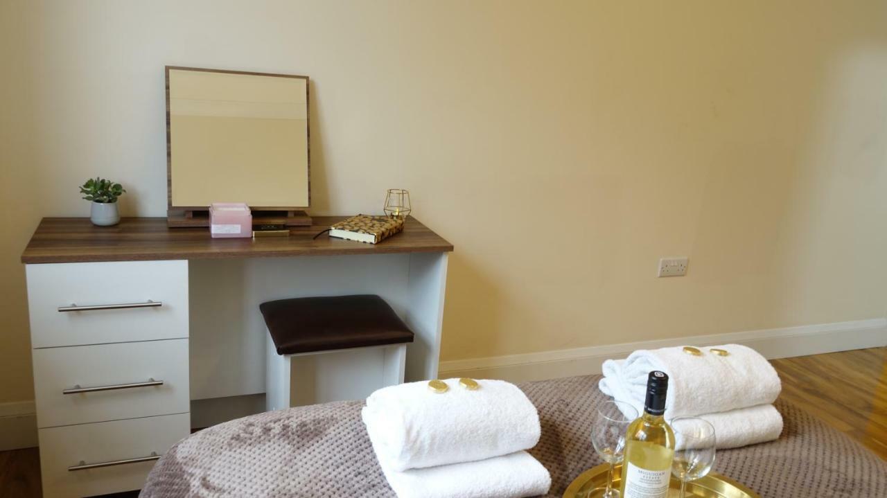 Apartmán Luxury 2 Bed 2 Bath - Free Parking - 5Min To Airport - Sleeps 6 Ashford  Exteriér fotografie