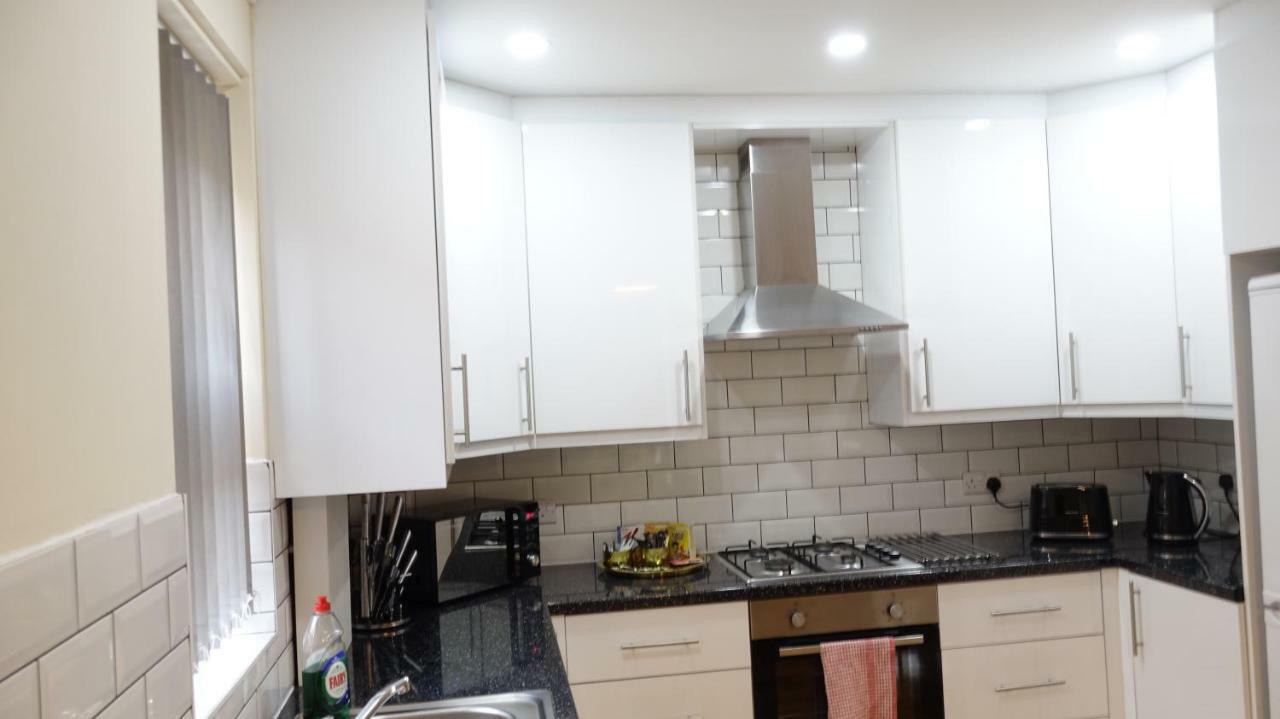 Apartmán Luxury 2 Bed 2 Bath - Free Parking - 5Min To Airport - Sleeps 6 Ashford  Exteriér fotografie